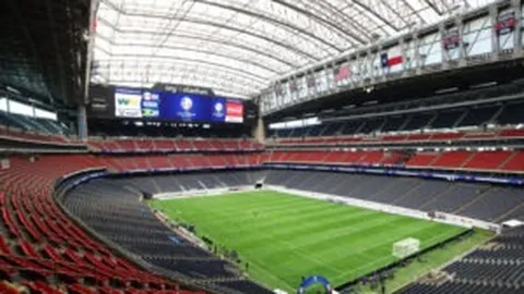 法国年轻球员杜埃成为首位20岁以下点球大战英雄，冷静射入制胜球